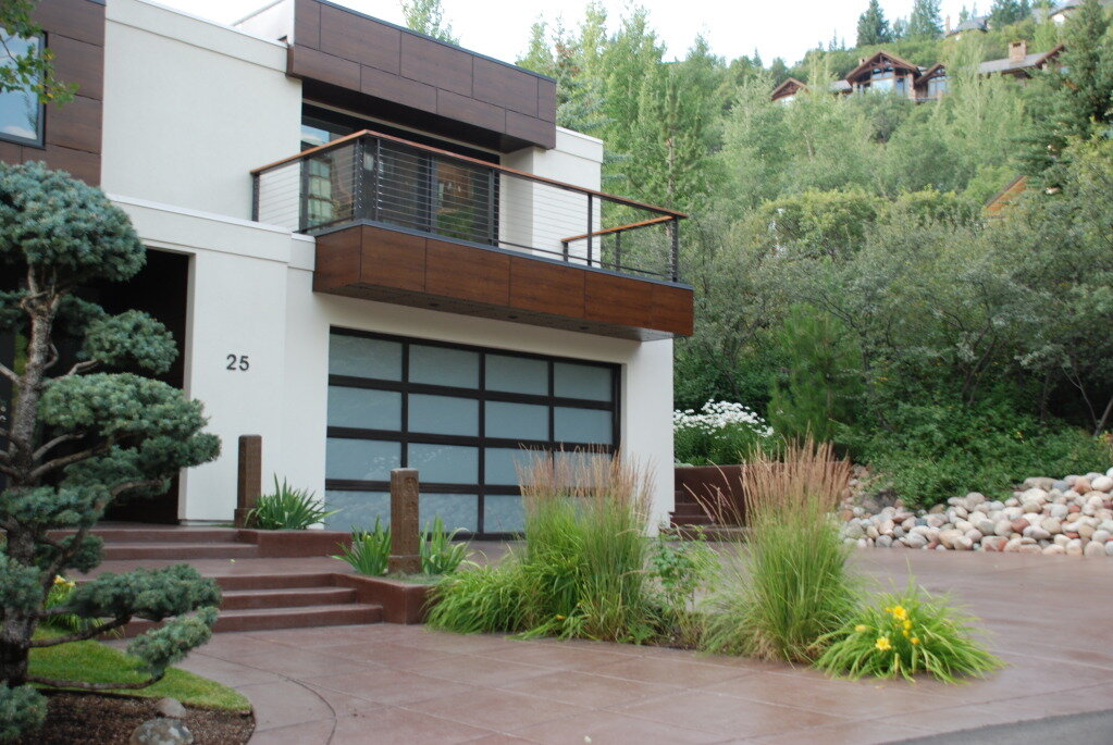 MacArthur Residence Entrance Image