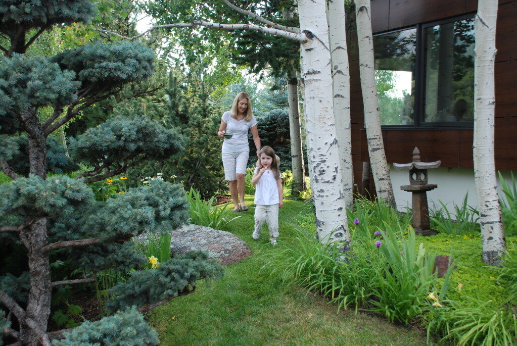 MacArthur Residence Garden Walk