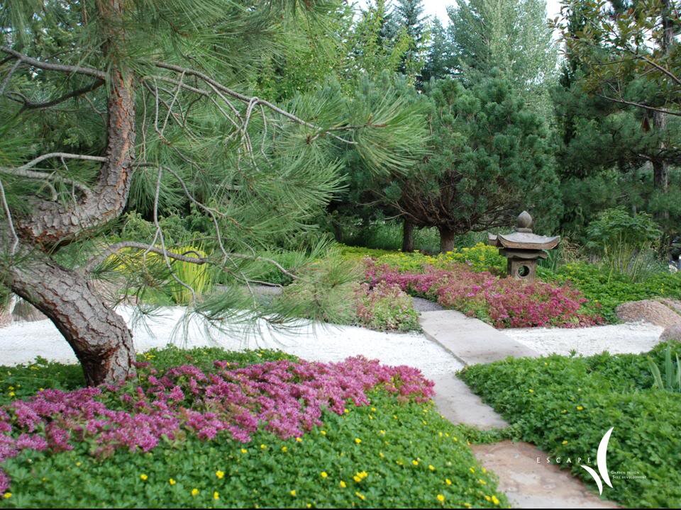 MacArthur Residence Garden Bridge