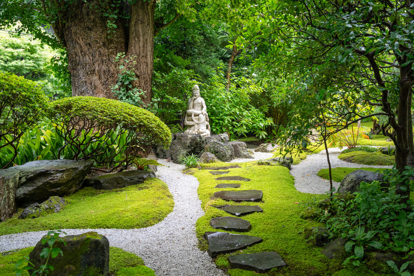 Japan – Art of Standing Stone, view 3
